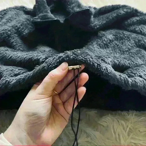 SHEIN Curve Letter Embroidery Drawstring Hem Drop Shoulder Crop Teddy Pullover - Picture 5 of 7